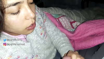 હું મારા પતિનું બધુ સંચિત દૂધ ગળી લઉં છું - કમ વડે જીભ બતાવું છું